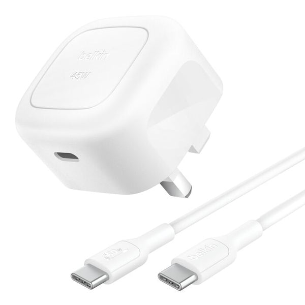 شاحن حائط مدمج من Belkin بقوة 45 وات + كابل USB-C إلى USB-C باللون الأبيض