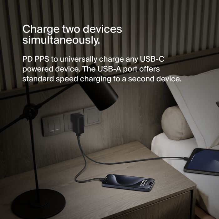 شاحن Belkin Boost Charge Hybrid USB وبنك طاقة 5000 مللي أمبير في الساعة مع مجموعة محول السفر باللون الأسود 